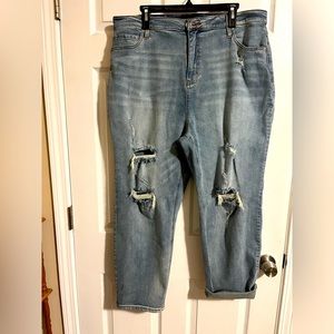 👖Fashion Nova Curve (Boyfriend Jeans) Medium Blue Wash (Excellent Condition)